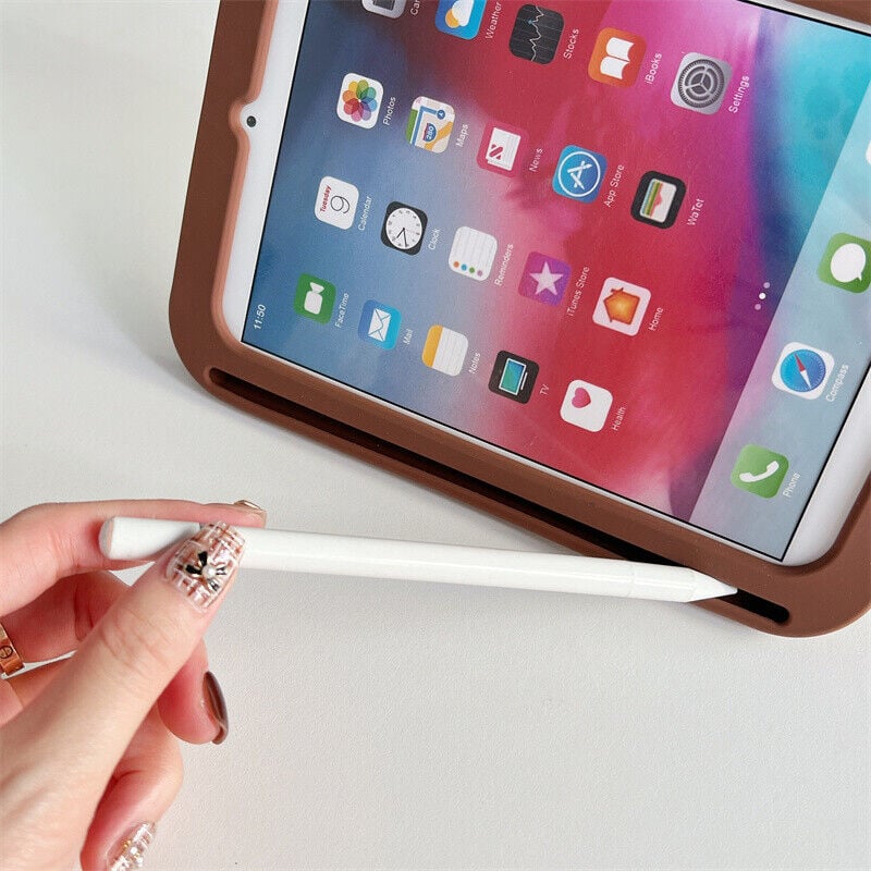 Five-E Apple iPad Pro 11 4. Nesil Çocuklar Için Askılı 360 Derece Standlı Soft Labubu Karakter Silikon Kılıf A2759 A2761