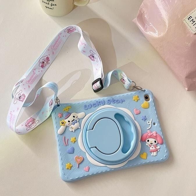 Five-E Samsung Galaxy Tab A8 X200 Çocuklar Için Standlı ve Askılı Hasara Dayanıklı Cinnamoroll Kılıf