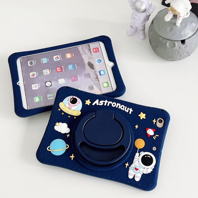 Five-E Apple iPad Pro 11 4. Nesil (2022) Standlı ve Boyun Askılı Astronot Figürlü Çocuk Tablet Kılıf  A2761 A2435 A2759