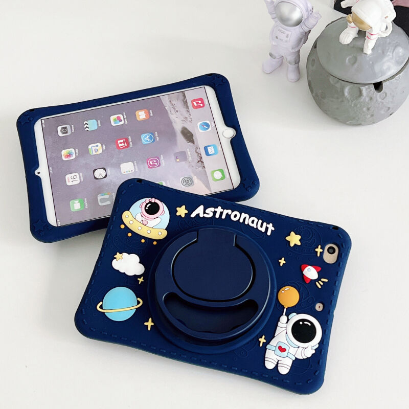 Five-E Apple iPad Pro 11 2. Nesil (2020) Standlı ve Boyun Askılı Astronot Figürlü Çocuk Tablet Kılıf  A2230 A2068 A2228