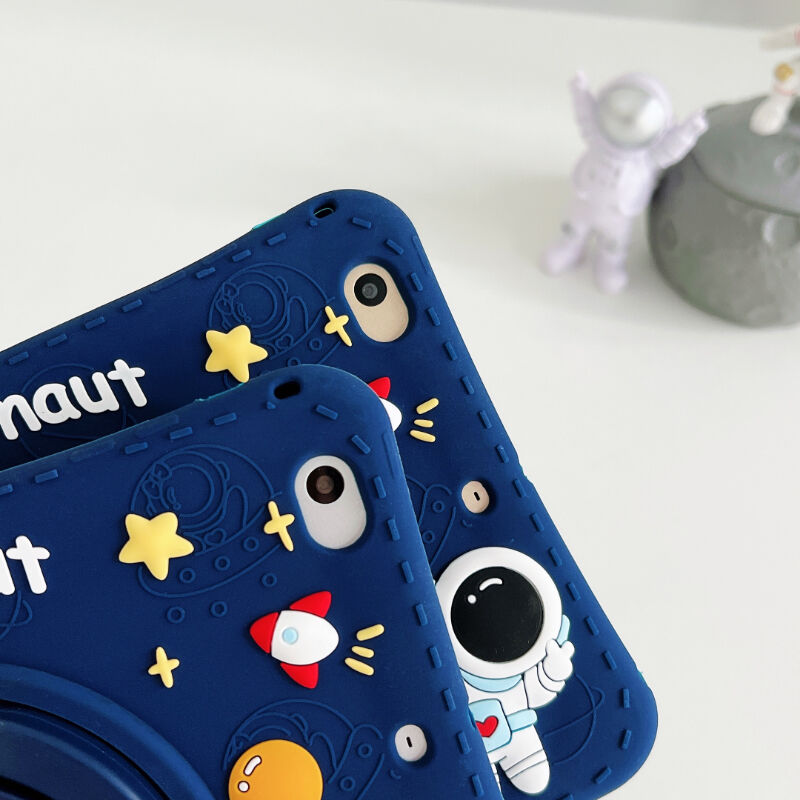 Five-E Apple iPad Air 11 Inc (2024)  Standlı ve Boyun Askılı Astronot Figürlü Çocuk Tablet Kılıf A2902 A2903
